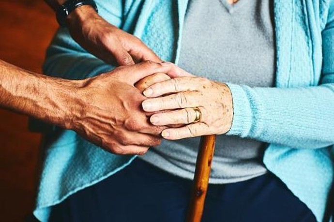 Evlendikten sonra kalıcı hastalığa yakalanan eşinden ayrılır mısın?