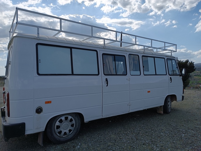 Özgür yaşam doğa karavan da bir göl kenarı bir deniz kenarı veya orman içerisin de uyanmak istemez misiniz