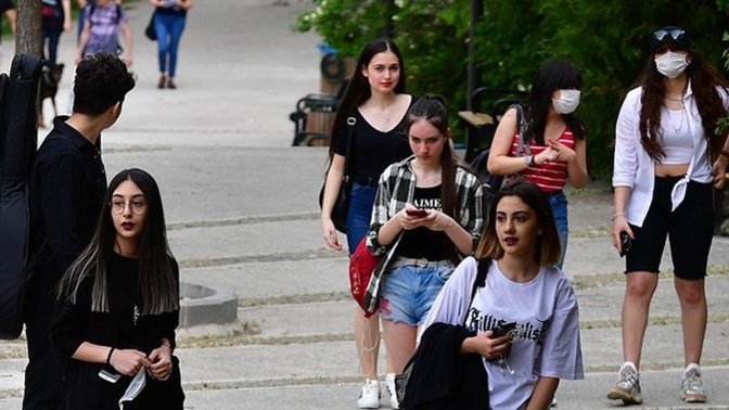 ABD'li Cerrah Vivek Murthy'ye göre, Z kuşağı orta yaşlardakilerden daha fazla acı çekiyor. Sosyal medya psikolojiyi etkiliyor mu?