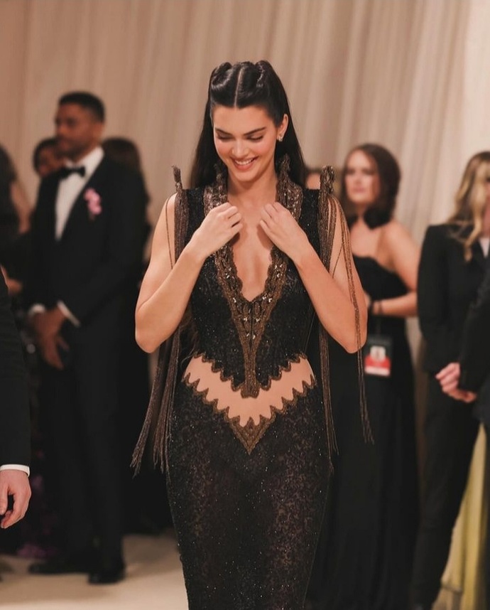 Met Gala 2024, New York'ta dünyaca ünlü yüzleri bir araya getirdi. Sizce en şık kim?