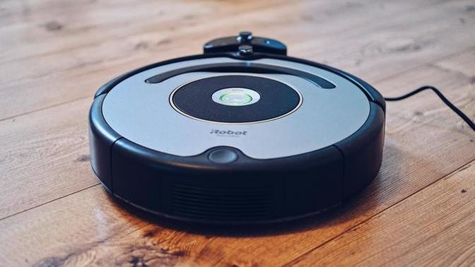 Robot süpürge alırken siyah mı, beyaz renkli olanı mı tercih edersiniz?