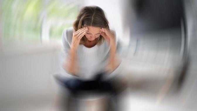 Vertigom tuttu durup dururken yer ayağımın altından kayıyor. Yardım edin ne yapabilirim?