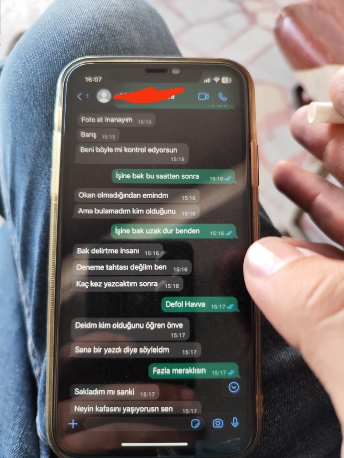 Gereksiz insanlarla samimi olmayacam diye söz veren sevgilinin bukadar kolay tongaya düşmesi normal mi?