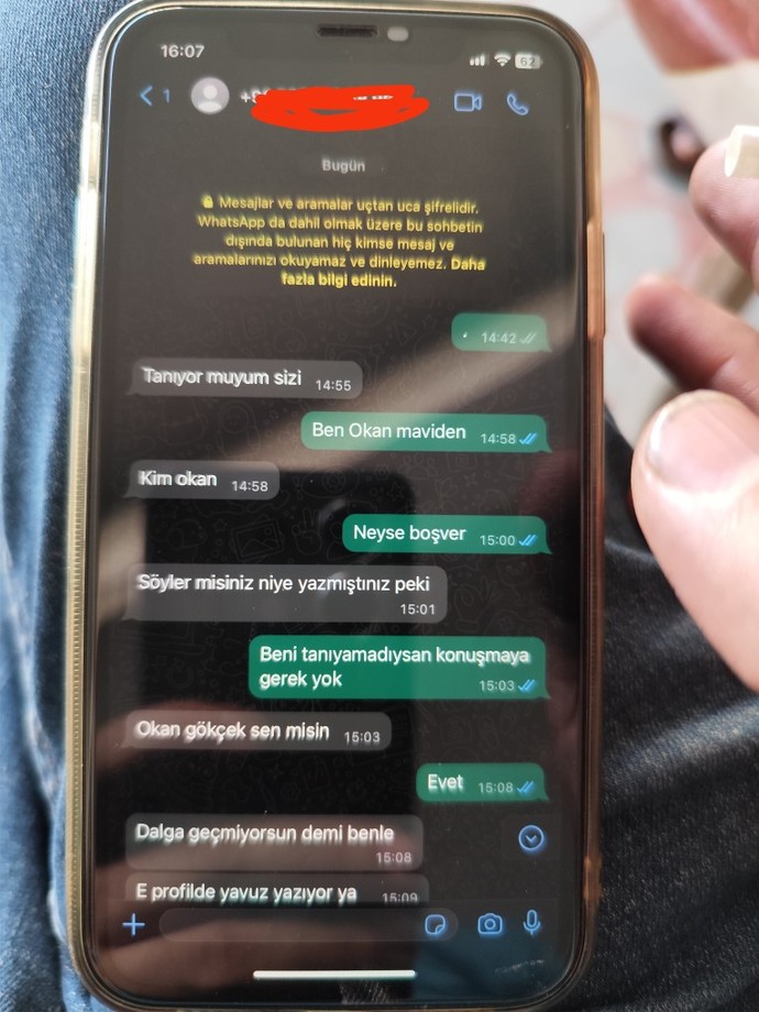 Gereksiz insanlarla samimi olmayacam diye söz veren sevgilinin bukadar kolay tongaya düşmesi normal mi?