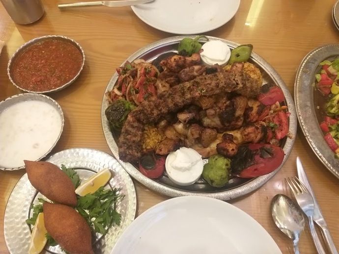 Akşam yemeğini kiminle yemek ister siniz?