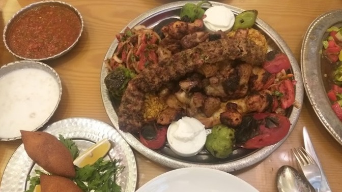 Akşam yemeğini kiminle yemek ister siniz?
