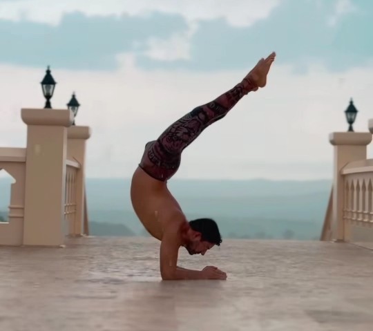 Erkeklerin yoga yapması abes mi?