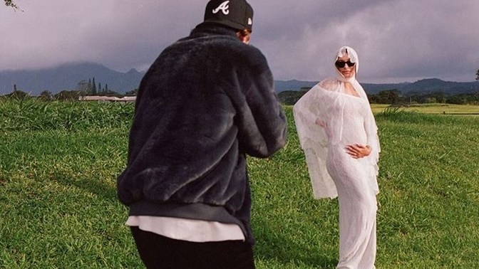 Bebek Bieber geliyor... Hailey Bieber hamile! Dünyaca ünlü şarkıcı Justin Bieber baba olacağını müjdeledi. Bu çifti beğeniyor musunuz?