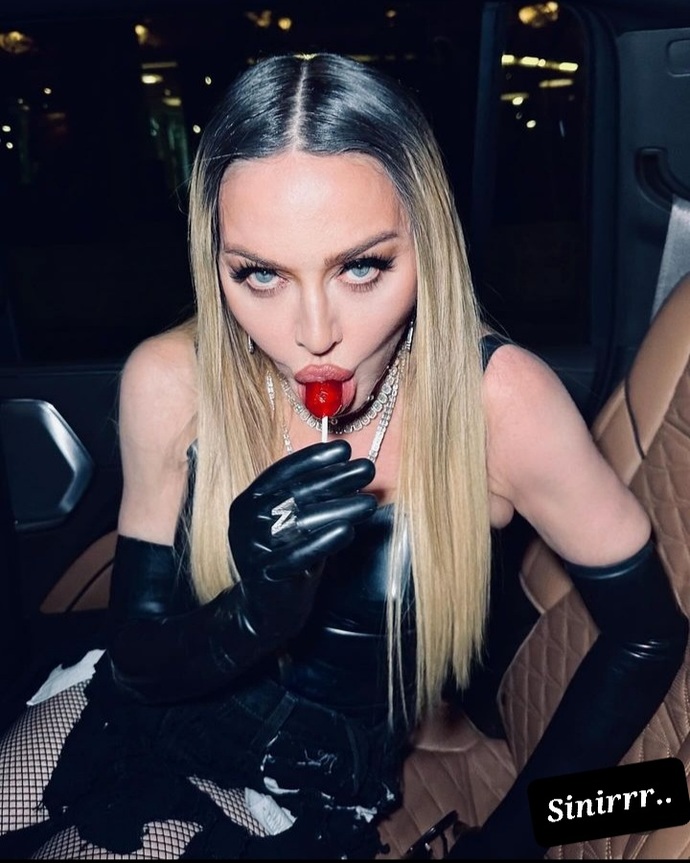 🍉🍑🥛🍌🔪🍒🍭🍩🍭🍓