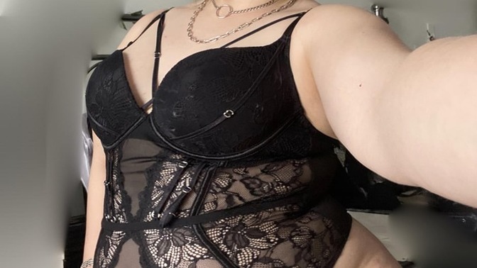 Şişman kadınlarda seksi gecelikler veya iç çamaşırları neden daha güzel duruyor içini doldukları için mi?