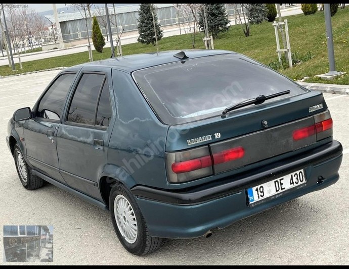 Hatchback tasarım da Renault 19 mu Renault Megane 1 mi daha başarılı güzel sizce?