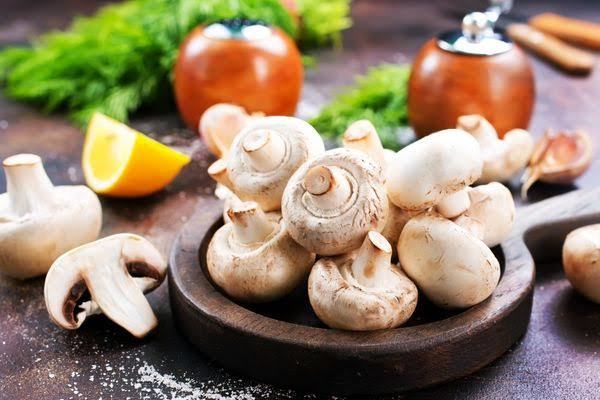 Mantar pişirilmeden önce yıkanır mı yoksa sadece silinir mi?