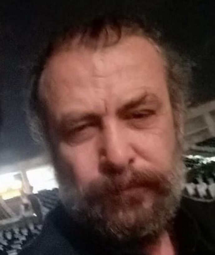Sen hayal kurdun ama hayat kurduklarımızı kırdı o yüzden çok da hayallere dalma...