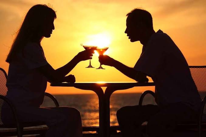 Biri ile tanışmak için sosyal medyayı mı kullanırsınız yoksa yüz yüze mi tercih edersiniz?