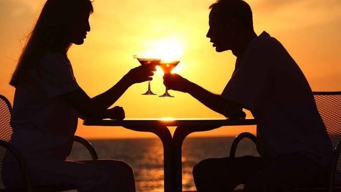 Biri ile tanışmak için sosyal medyayı mı kullanırsınız yoksa yüz yüze mi tercih edersiniz?