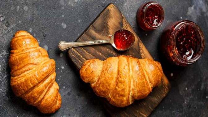 TasteAtlas'a göre dünyanın en popüler kahvaltıları açıklandı! Birinci sırada Kruvasan yer alırken Börek ikinci sırada yer aldı. Senin favorin hangisi?