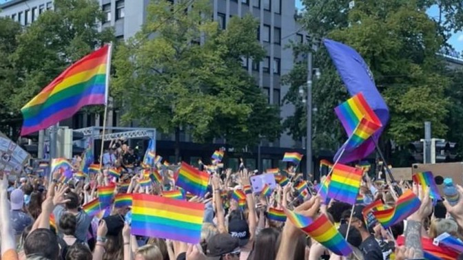 İlkokullarda LGBTQ eğitimini destekliyor musunuz?