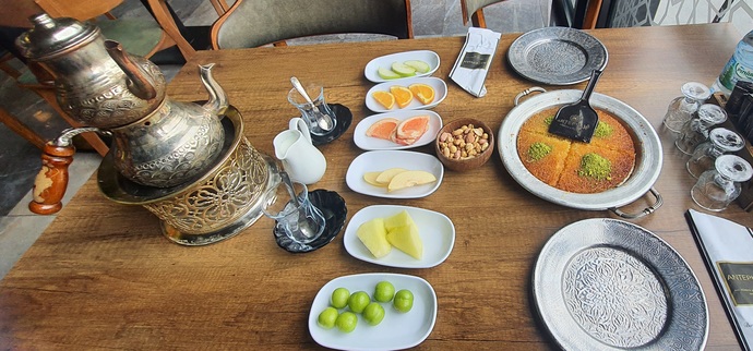 Seninle künefemi paylaşır mıydım söyleyeyim mi?