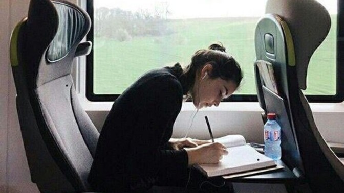 Hayatı yaşamak için mücadele eden insanlar da o esnada hayatı ertelemiş olmuyorlar mı?