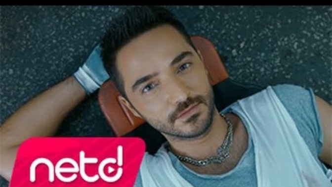 Yokluğun, mertliği bozduğu bu dünyada sevmek aptallık mıdır?
