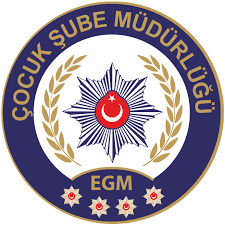 Sizce bir erkek 15yas kucukse kadindan bu bir sorun mu?