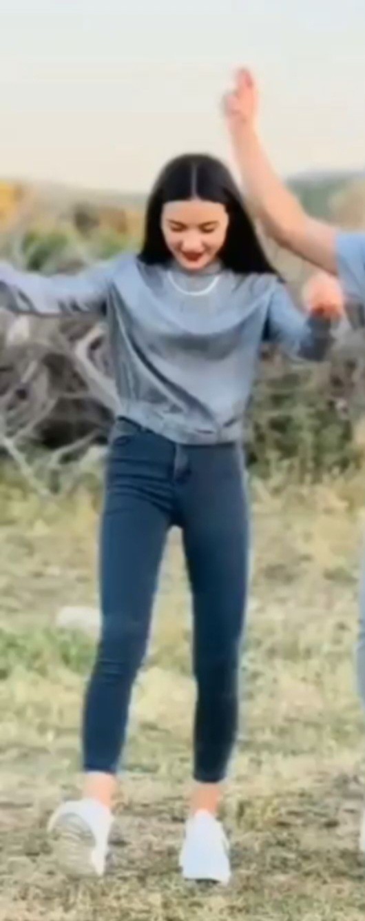 Zayif kizlar bence daha güzel, bana katiliyormusunuz?
