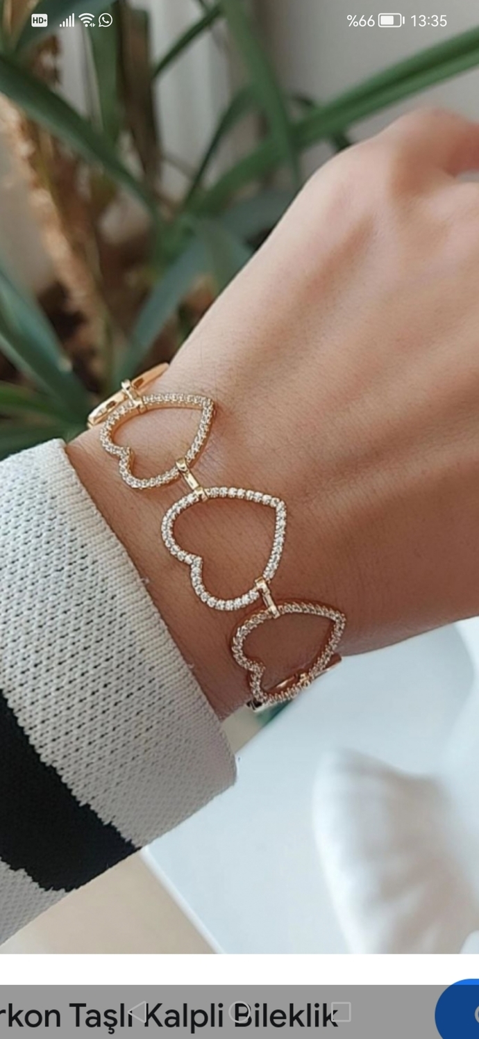 Kızlar bu iki bileklikten hangisi daha güzel?