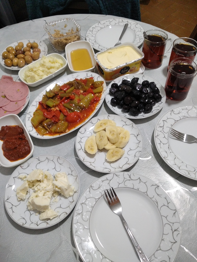 Akşam kahvaltı gibi yemek yemeyi sever misiniz?