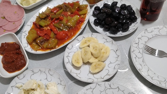 Akşam kahvaltı gibi yemek yemeyi sever misiniz?