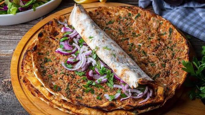 Lahmacun kola ile mi, ayran ile mi iyi gider?