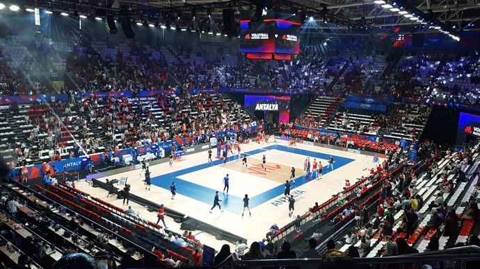 Voleybolcu kızlarımıza bugün için şans dilemek ister misiniz?