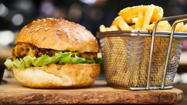 Dışarıdan yemek söyler misiniz?