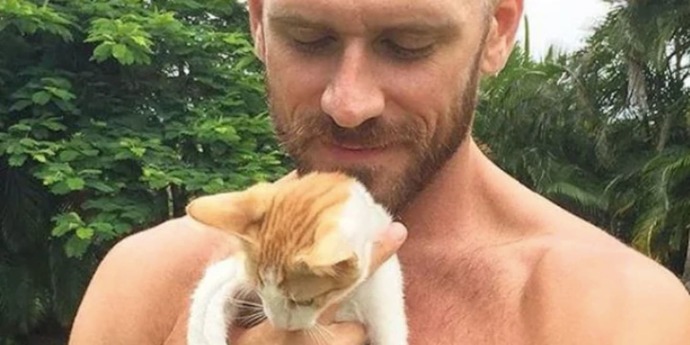 Yürüyüş zamanı ve sevimli kedi?