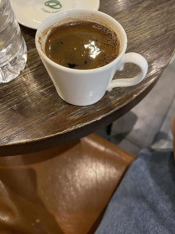 Hangi üyeler kahvesini içti?