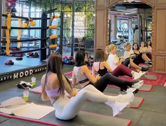 Spor ayna karşısında mı yapılmalıdır?