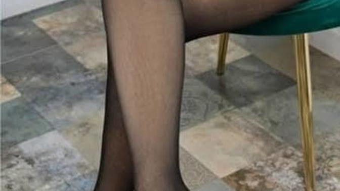 Sizce mini eteğin altına kilotlu corap giymek mi giymemek mi daha şık gosterir?