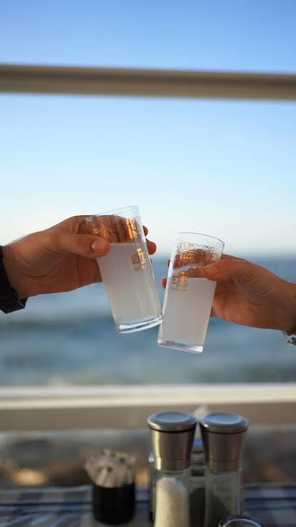 Rakı meze olmadan içilir mi?