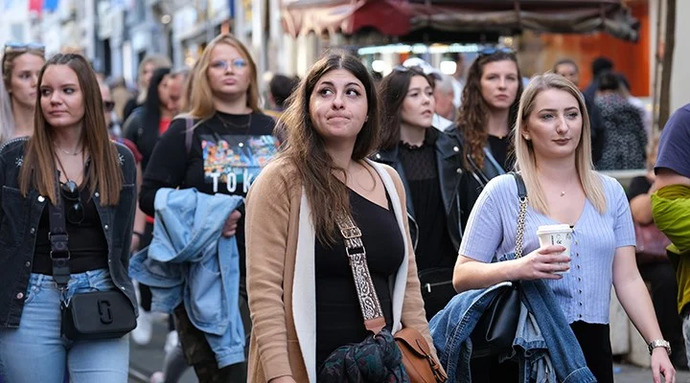 Yaşam Memnuniyeti Araştırması sonuçlarına göre, gençlerin %54ü mutlu. Gerçekten mutlu musunuz, en büyük mutluluğunuz nedir?