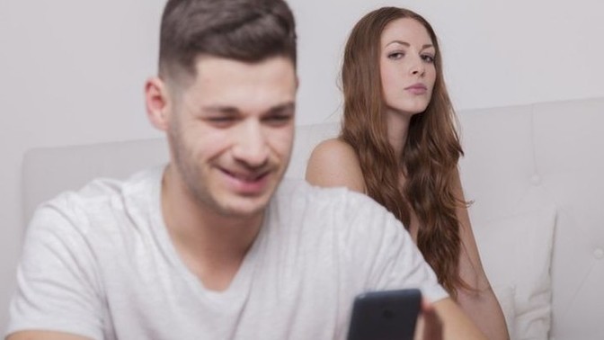 Sevgilinizin her yaptığı şeyi takip eder misiniz?