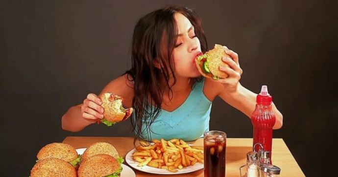 Çok yemek yiyen kız itici midir?