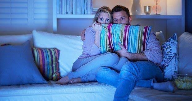 Sevgiliyle korku filmi izlemek bir taktik midir?