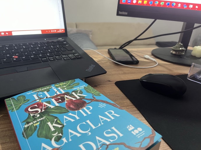 Ben bu saatte hala çalışmaya çalışıyorken, sen ne yapıyorsun?