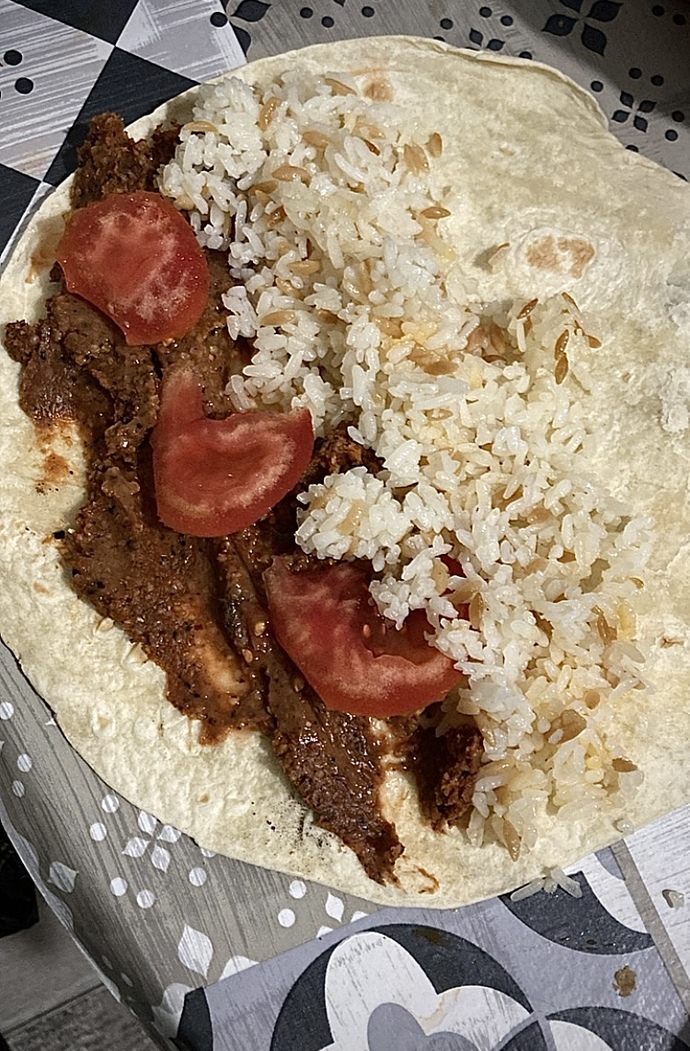 Çiğ köfteye pilav konur mu?