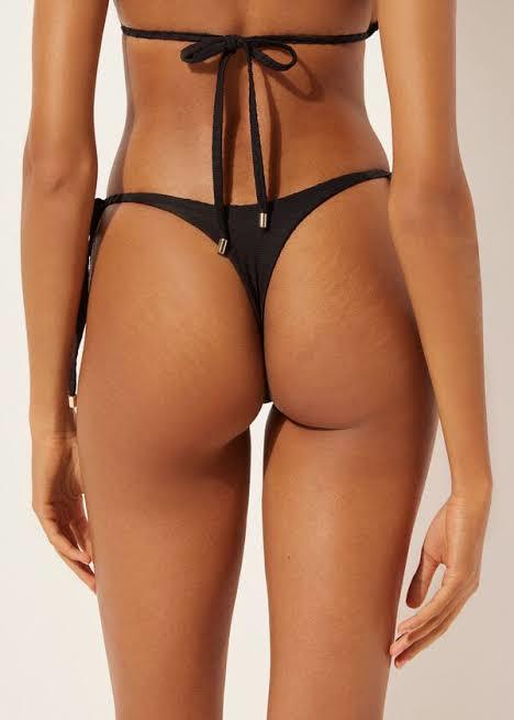 Halk plajında tanga bikini çok abartı olur mu?