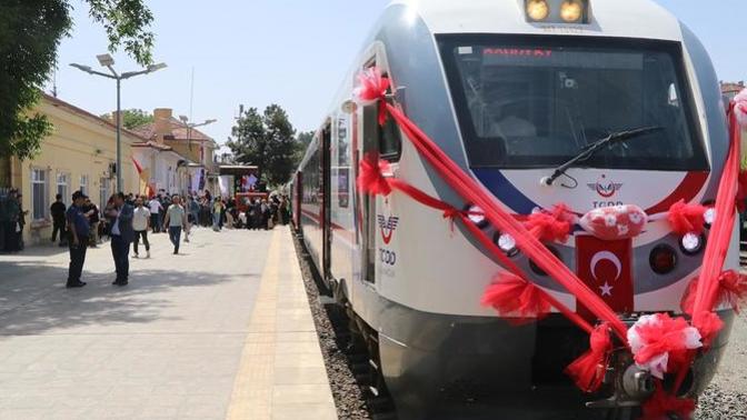 Turistik Tuz Ekspresi'nin ilk seferi yapıldı. Tren yolculuklarını sever misiniz?