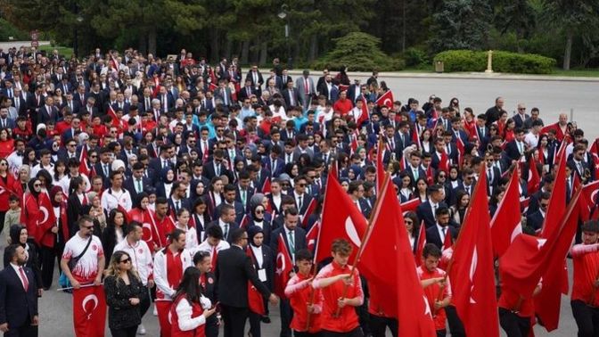19 Mayıs’ta ilk kez 81 ilde "Gençlik ve Spor Festivalleri" düzenlenecek. Festivallere katılmayı sever misiniz?