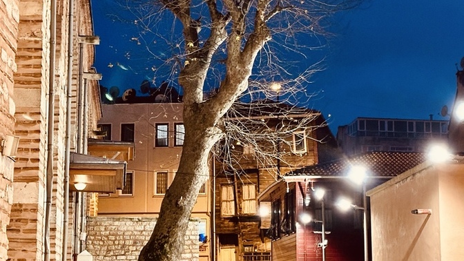 Gelmeyeceğini bildiğiniz halde beklediğiniz biri oldu mu?