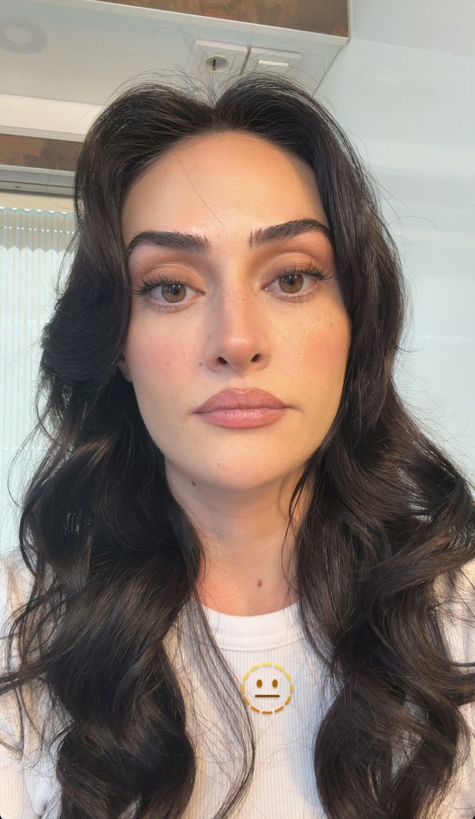 Esra bilgiç çok güzel değilmi?
