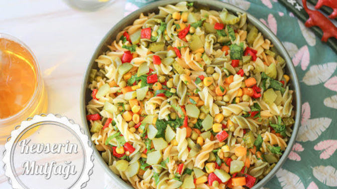 Patates salatası mı yoksa makarna salatası mı hangisini tercih edersiniz?