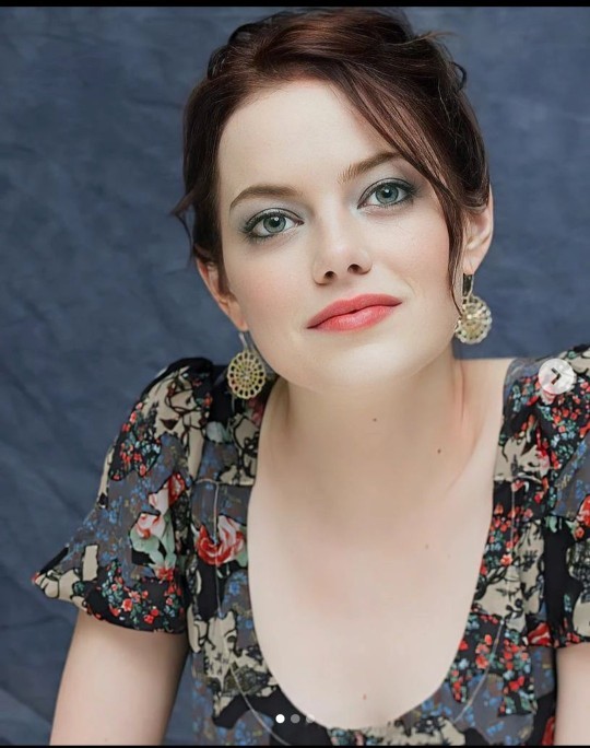 Bu fotoğrafta emma stone özge namala benzemiyor mu?